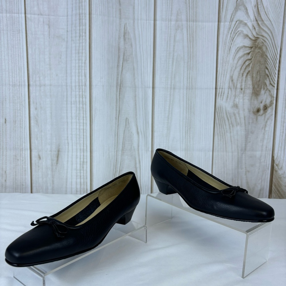 Ros Hommerson Pebble Leather with Bow Pumps Sculptured Heel Black Heels Size 6.5 - Picture 3 of 10